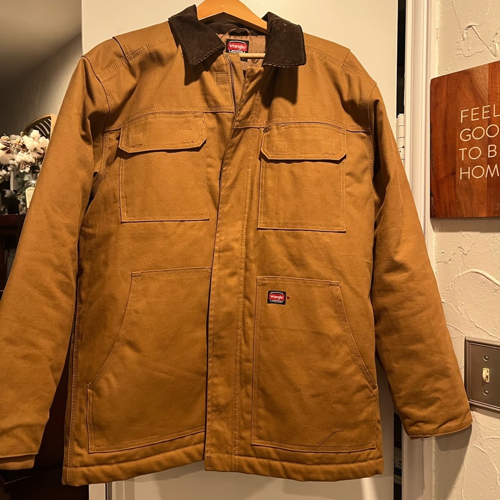 NWT Mens tan insulated quilt lined jacket with brown corduroy collar.